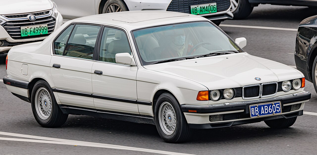 BMW 7 серия E32