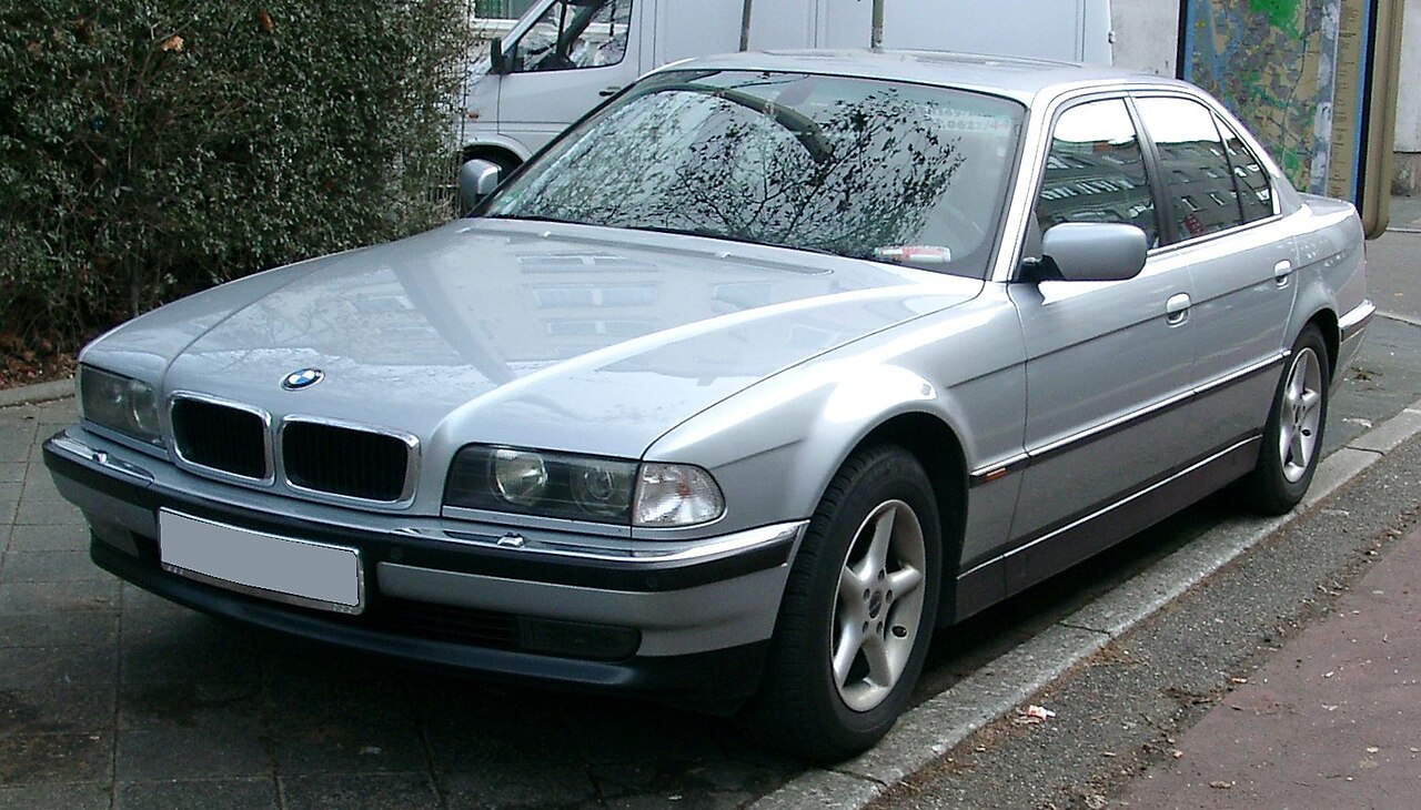 BMW 7 серия E38