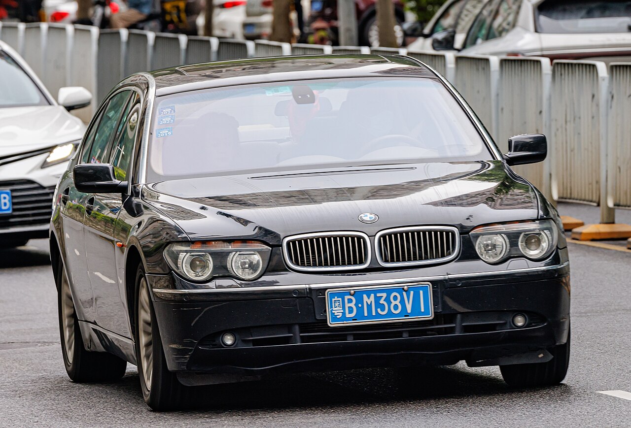 BMW 7 серия E65