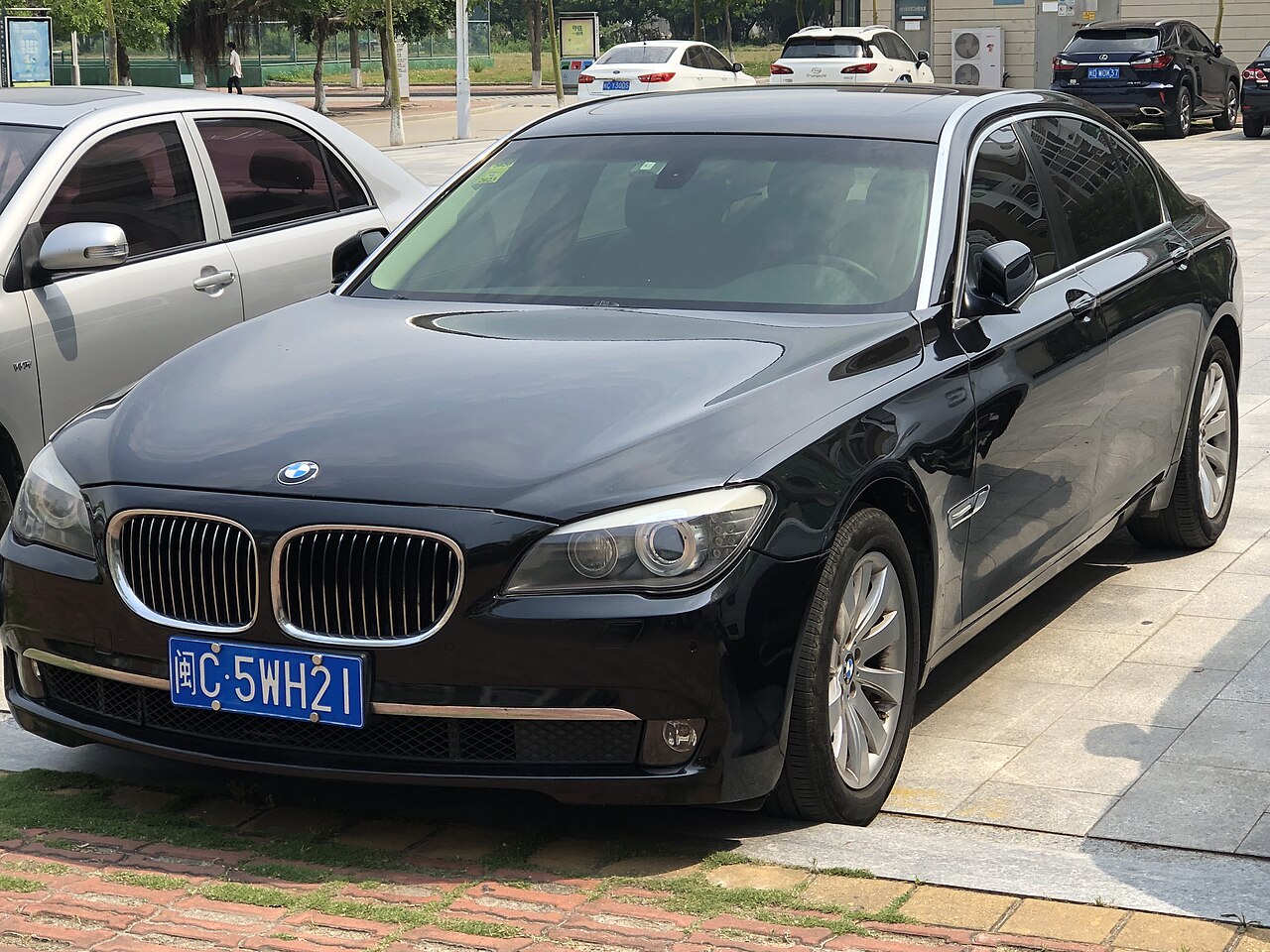 BMW 7 серия F02