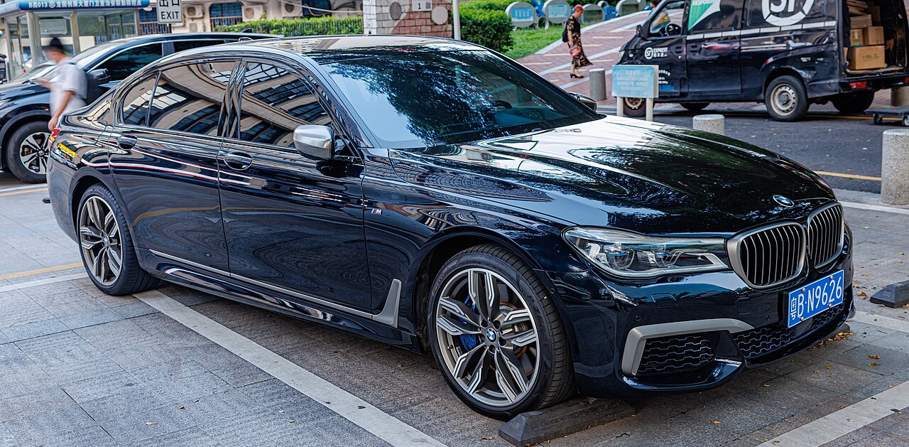 BMW 7 серия G12