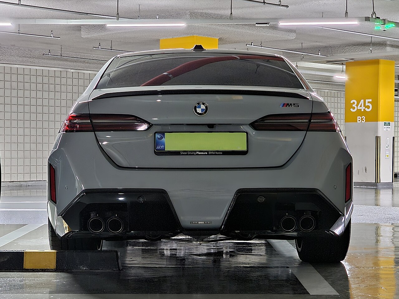 BMW M5 G90