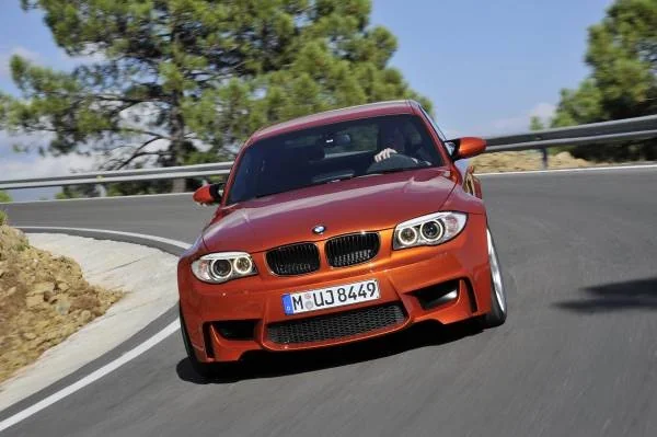Редкий BMW 1M в Atacama Yellow вновь попал в объектив