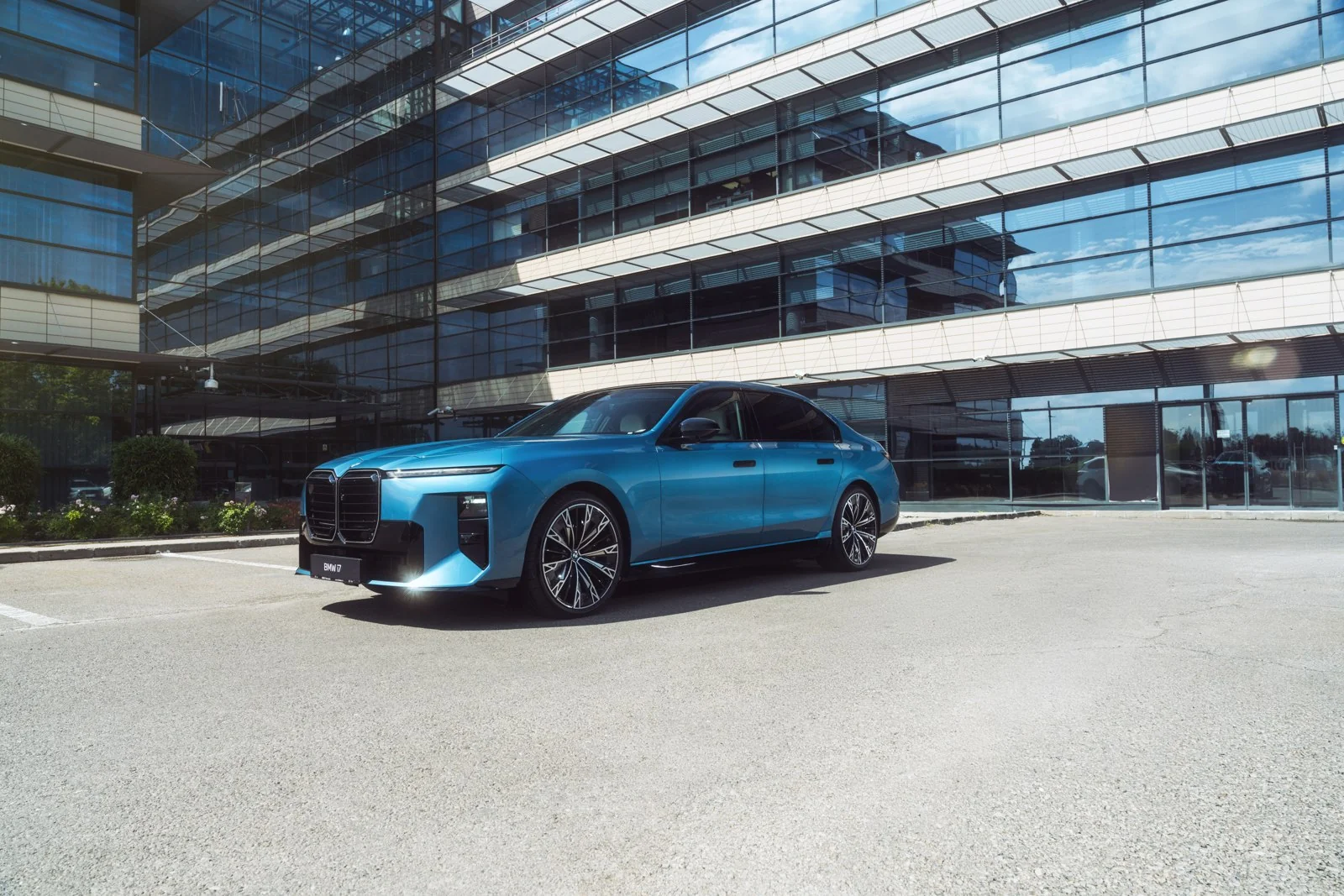 BMW представила 7 серию румынской прессе в аудиосалоне Audio Monkey