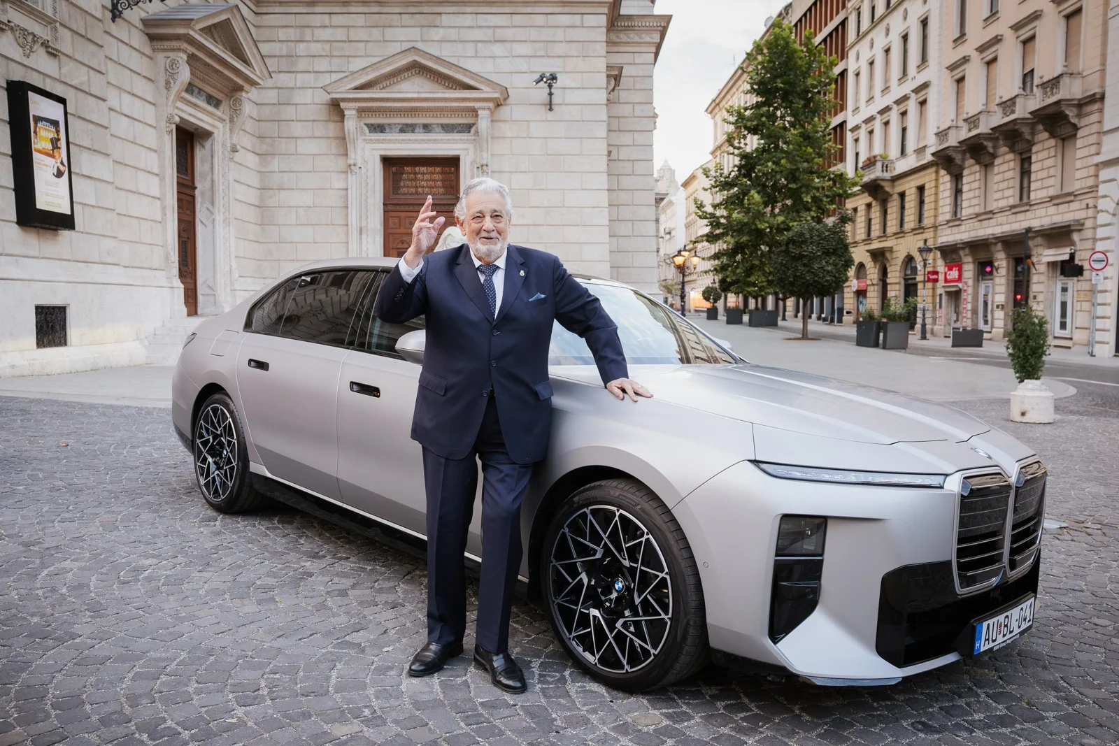 BMW предоставила 740 xDrive Пласидо Доминго для поездок по Будапешту