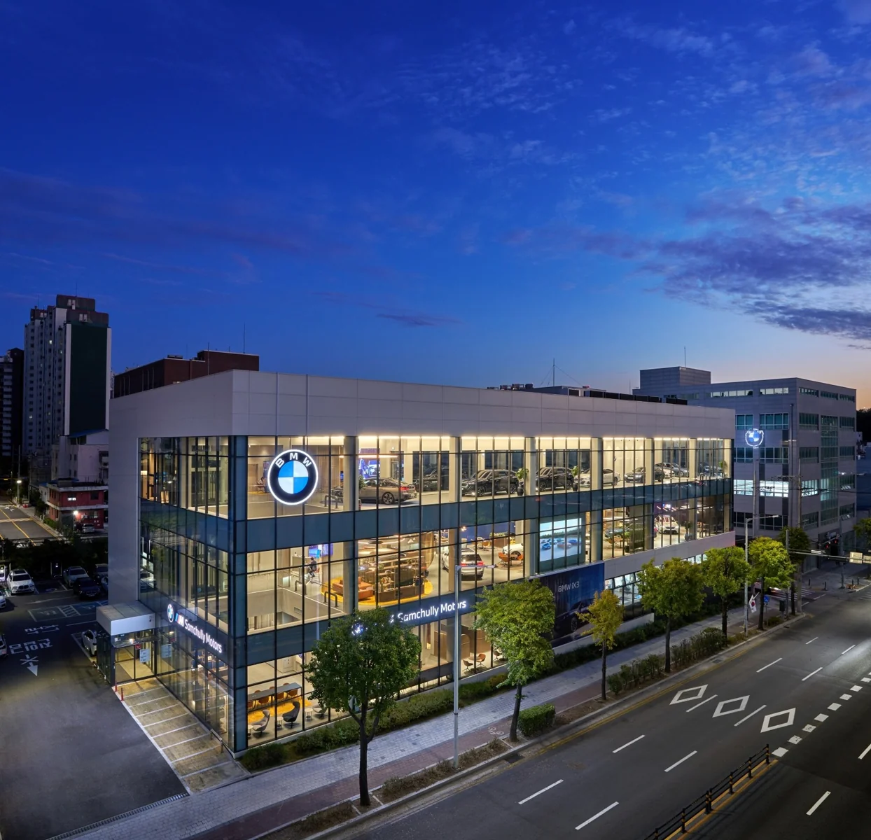 В Южной Корее открылся обновлённый центр BMW в Аньяне