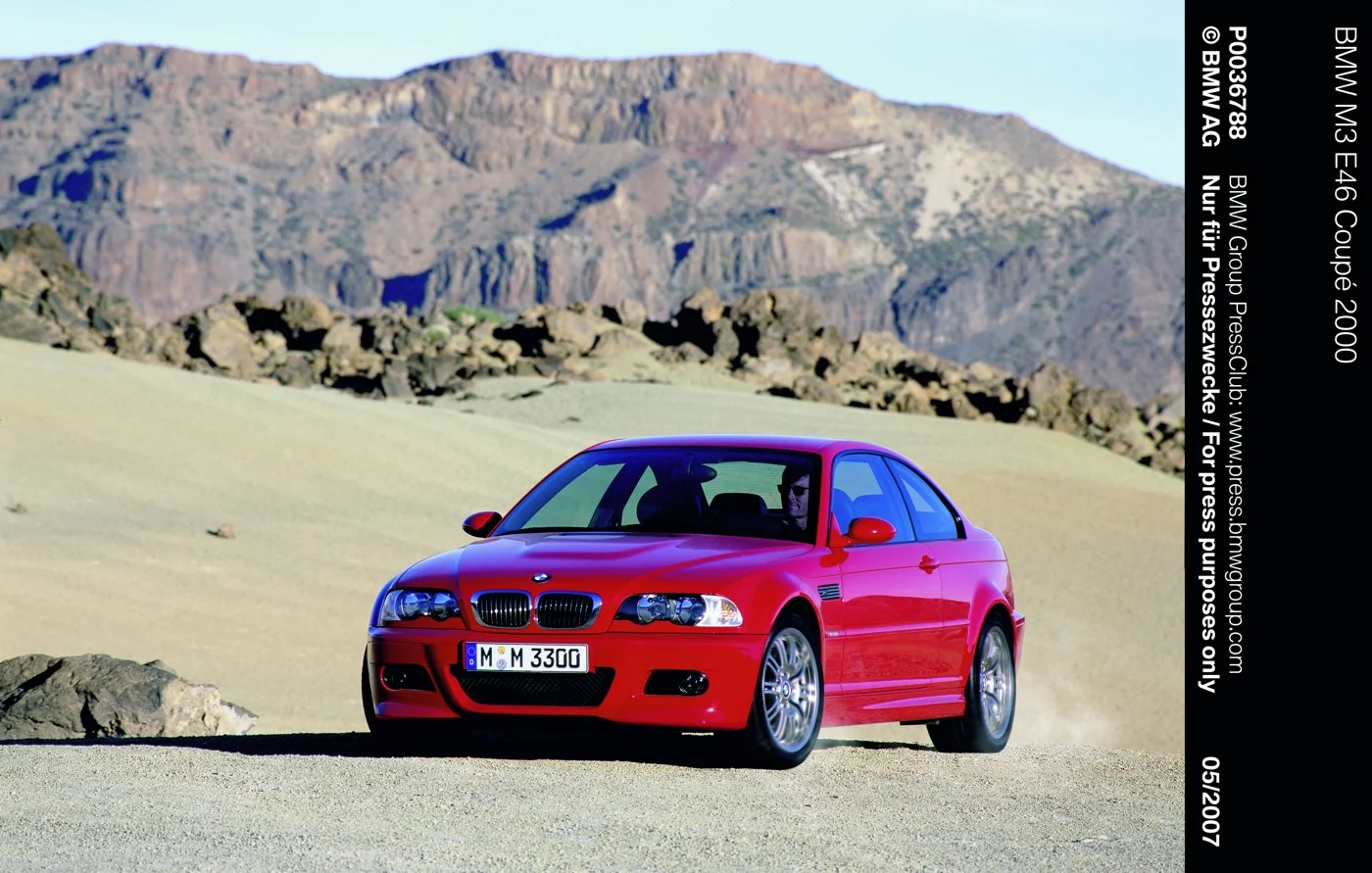 BMWBLOG сравнил E46 M3 и M240i F22: близкая мощность, разный характер
