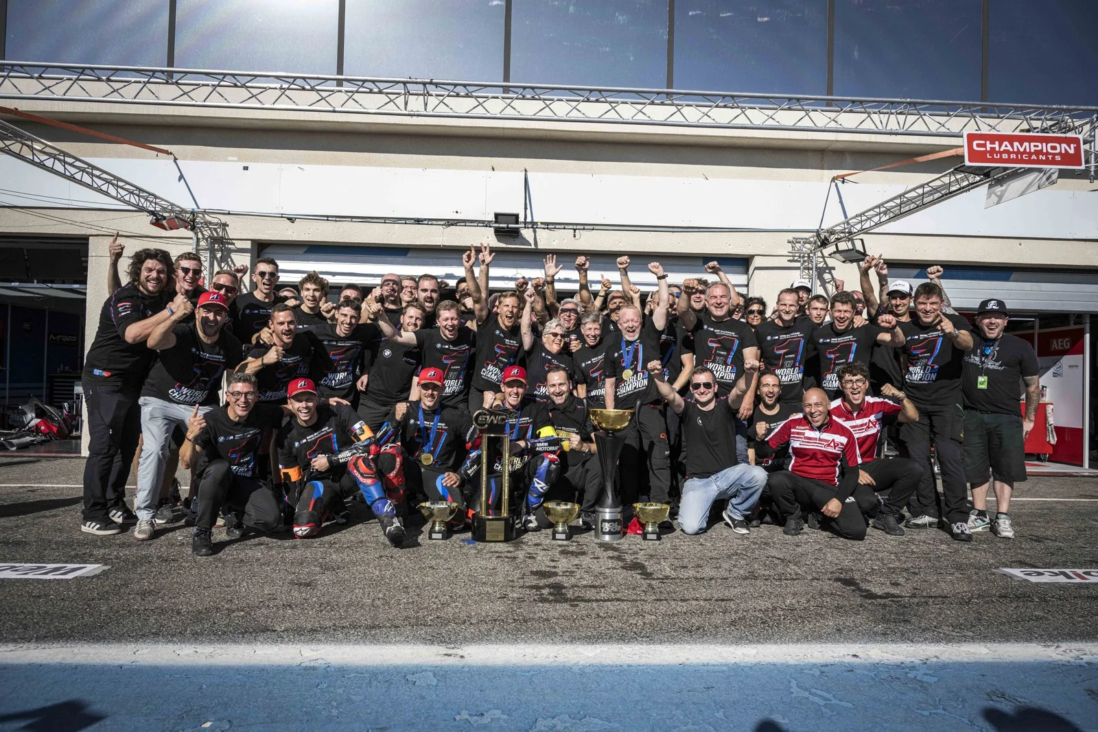 BMW выиграла чемпионат мира EWC после победы в Bol d’Or