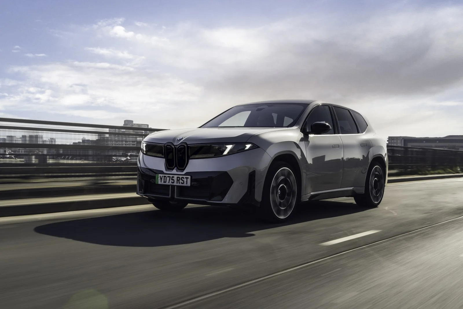 BMW включила первые британские медиатесты iX3 40 в программу SMMT Drive Live