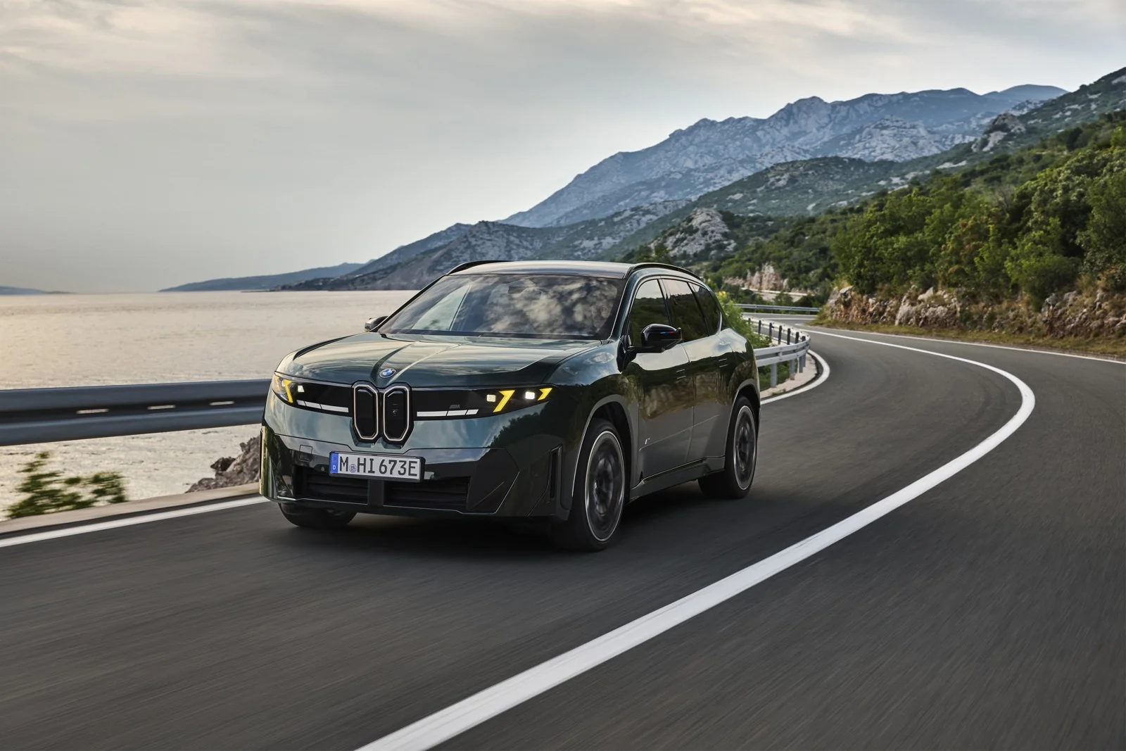 BMW iX3 M60 xDrive получил 612 л.с. и адаптивную M-подвеску