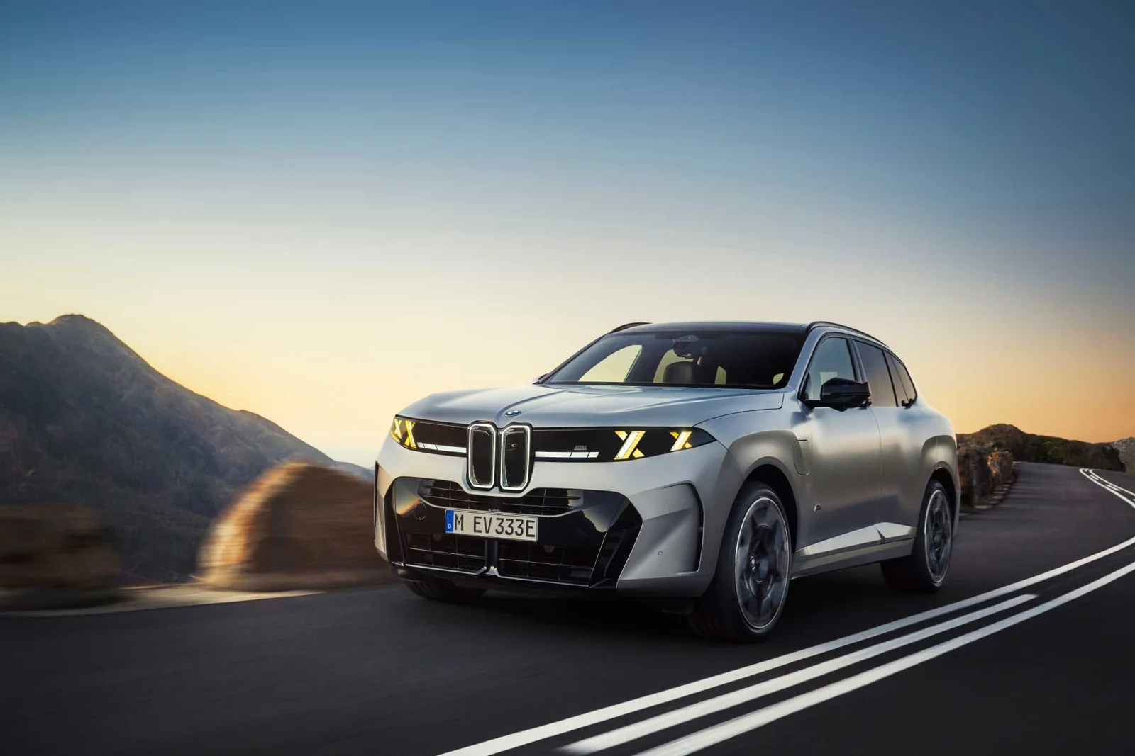 BMW открыла в Венгрии заказы на iX4 и новые X5: цены от 27,895 млн форинтов
