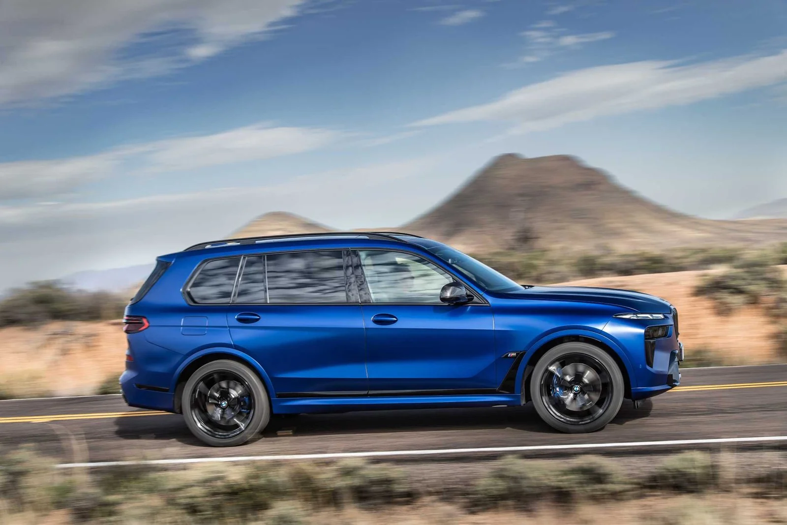 Carscoops показал прототипы BMW iX7 и X7 M60 на испытаниях