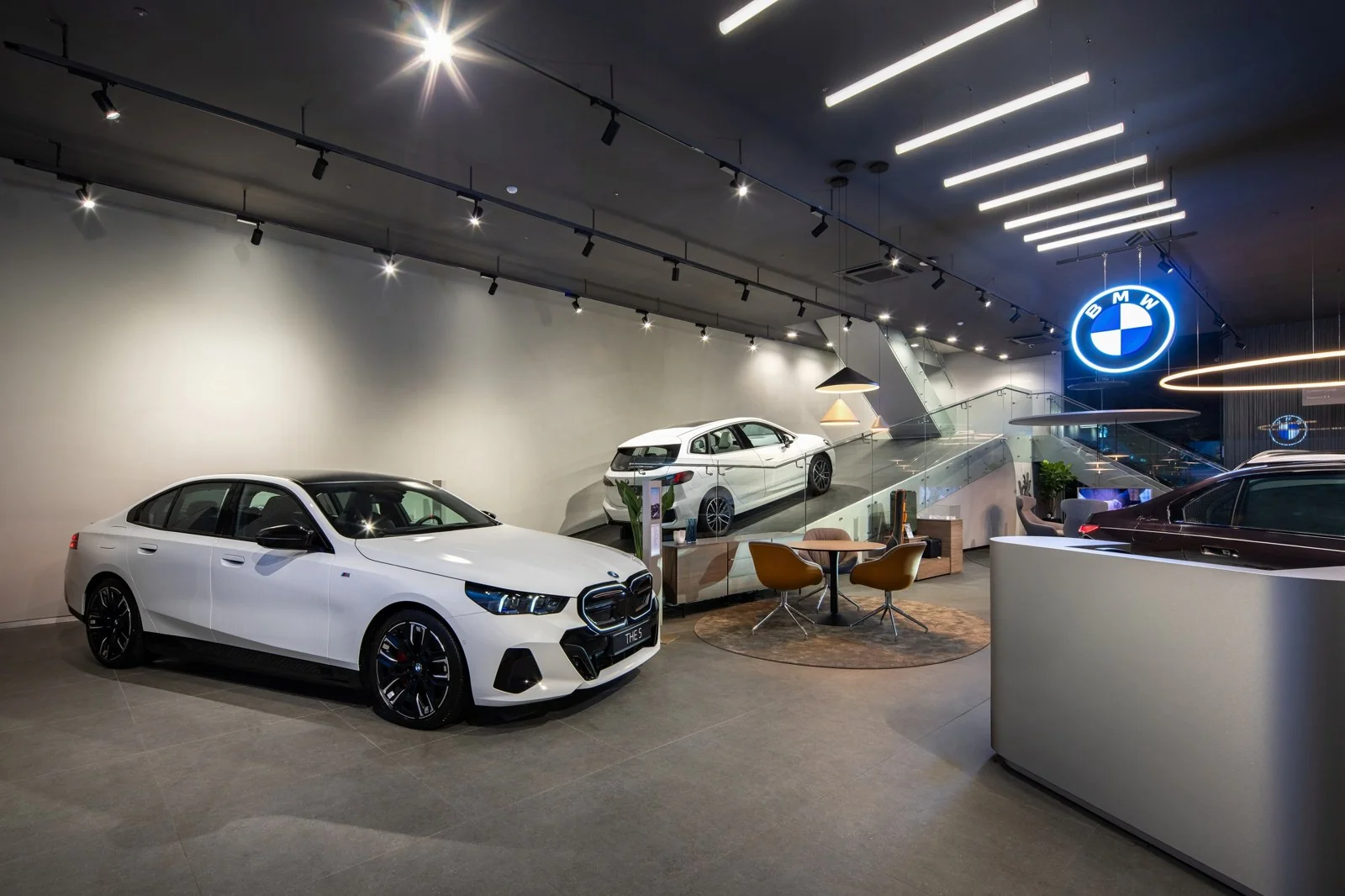 BMW обновила салон Jamsil в Сеуле: девять зон консультаций и Retail Next