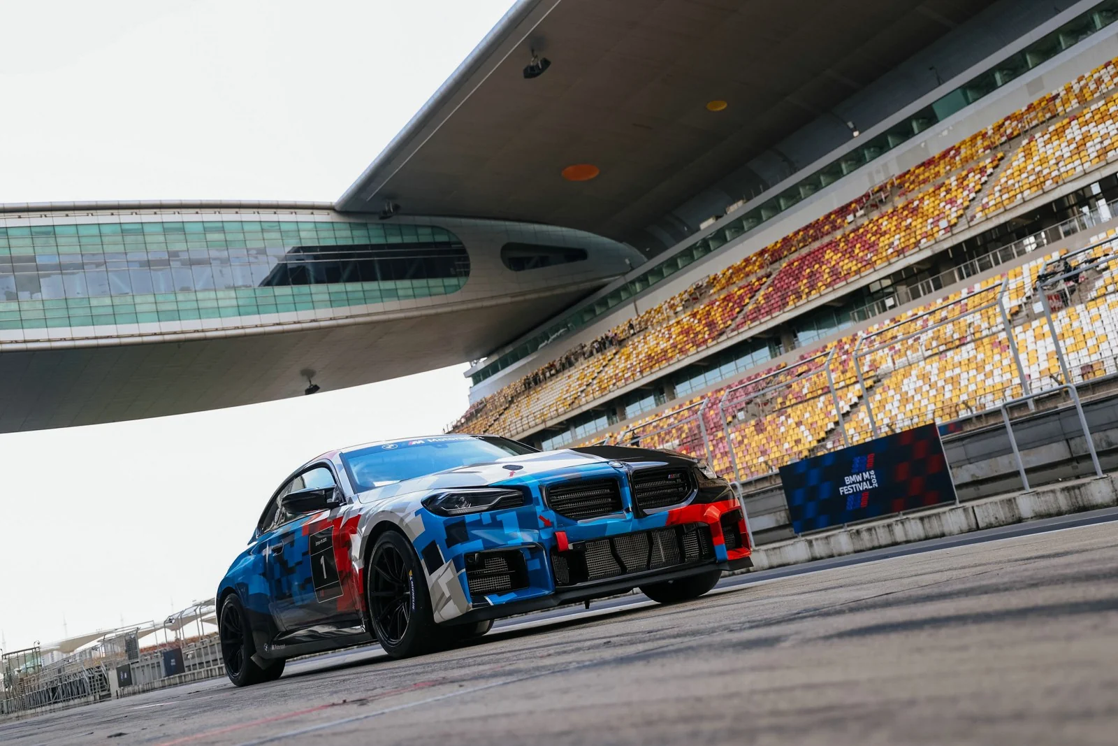 BMW M2 Racing включат в программу обучения водителей в Китае с 2027 года