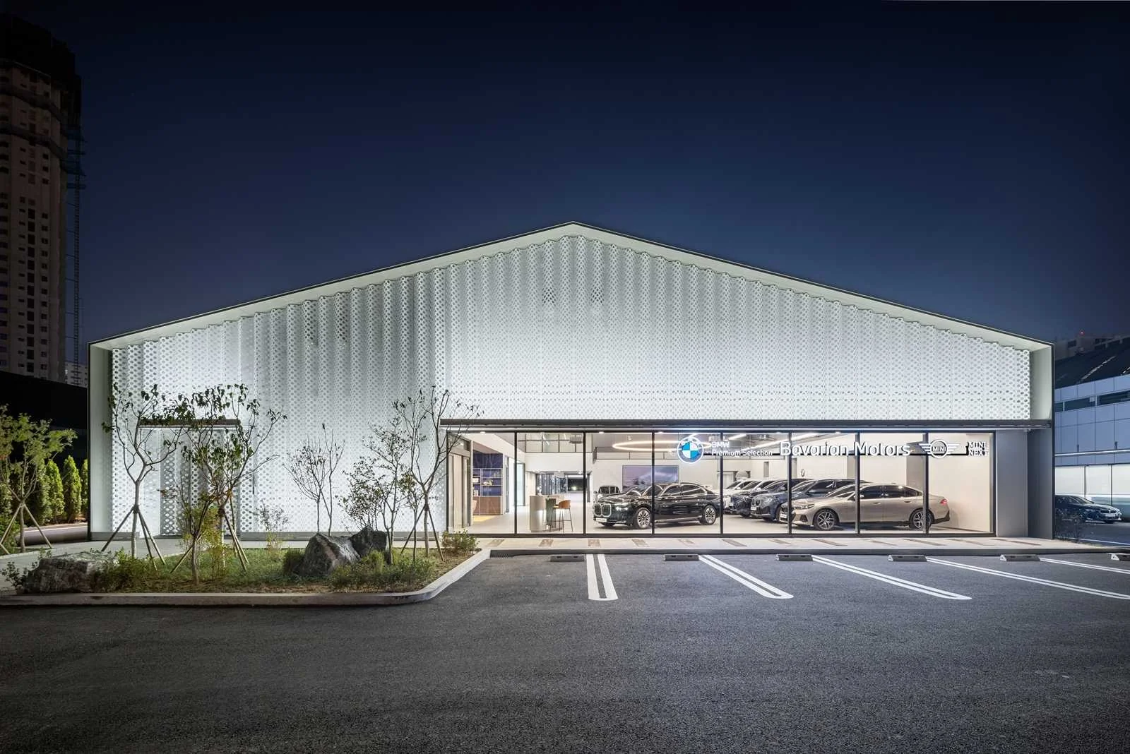 В Инчхоне открыли центр BMW Premium Selection и MINI NEXT на 12 автомобилей