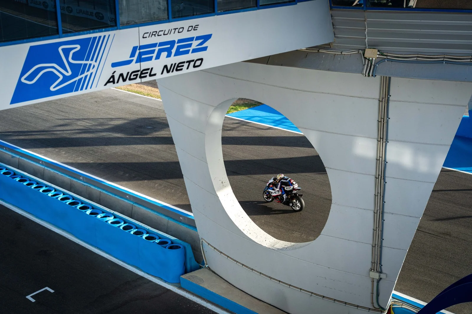 BMW завершила WorldSBK третьей среди производителей и попрощалась с Петруччи