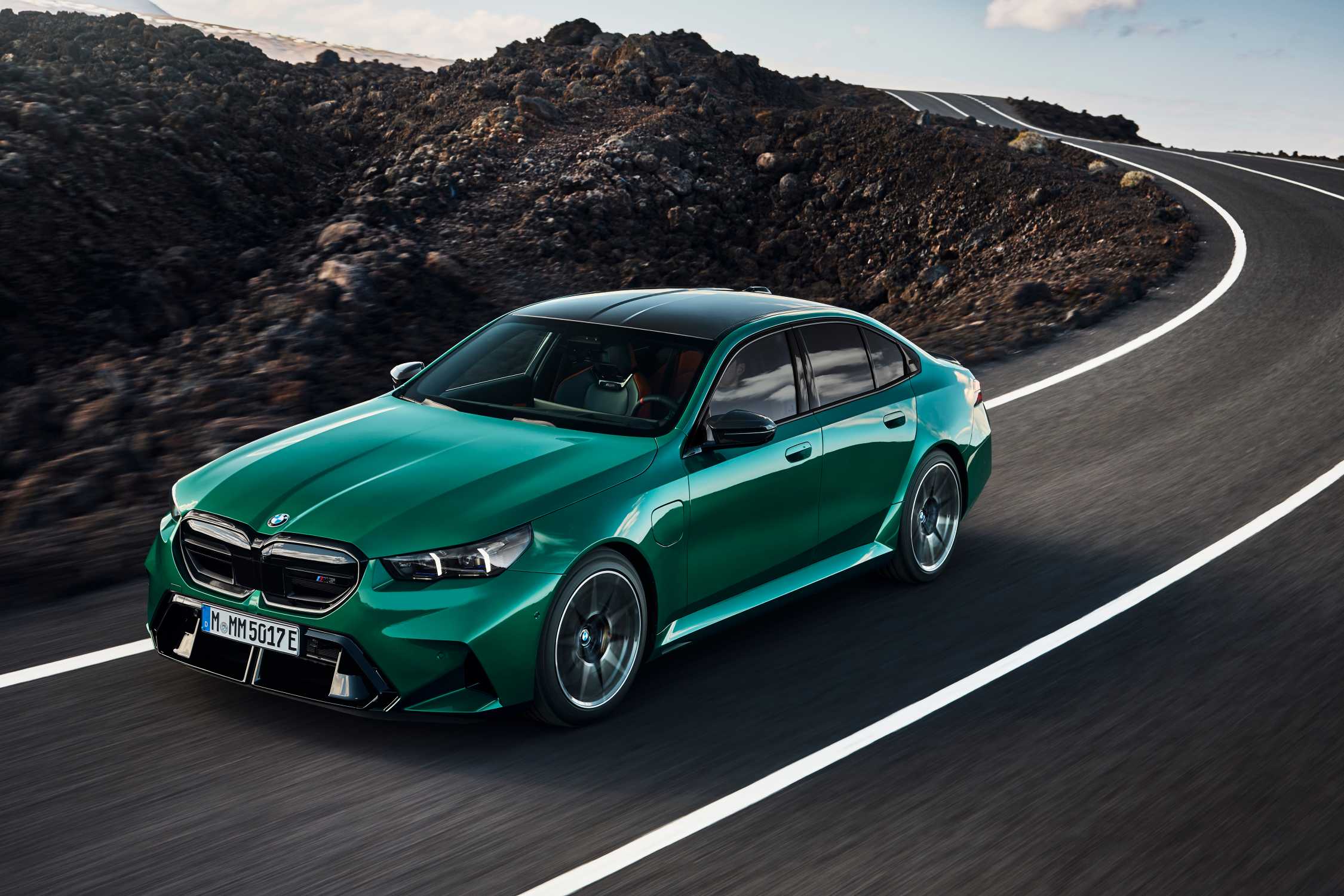 BMW M5 G90 готовится к обновлению: замечены прототипы