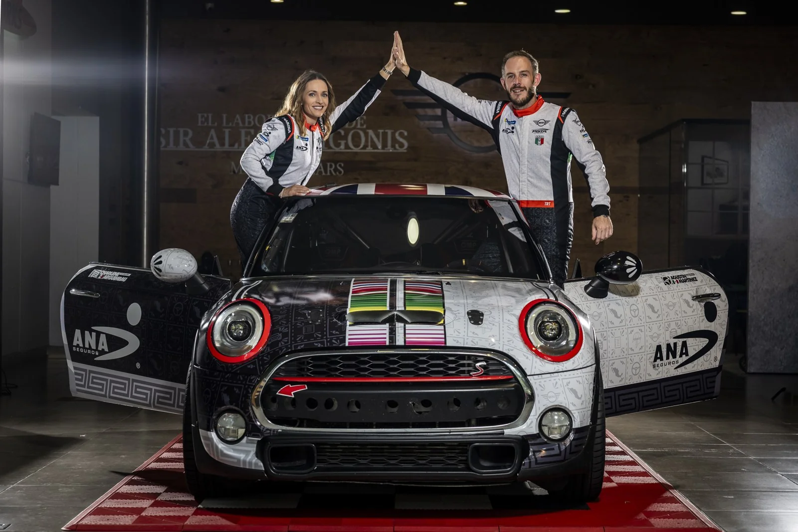MINI поддержала мексиканский экипаж на Carrera Panamericana 2026