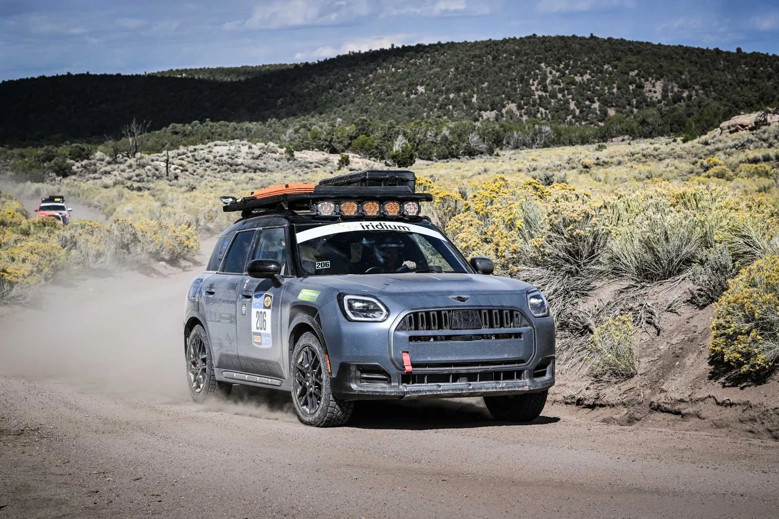Auto Express испытал MINI Countryman Untamed: шины важнее декора