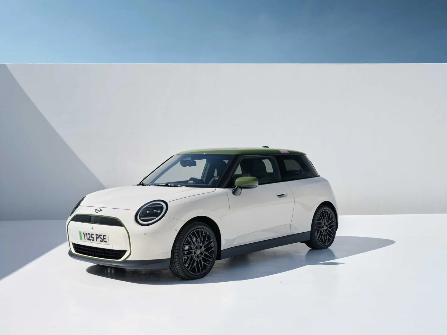 В Японии заказали более 1 000 бензиновых MINI Paul Smith Edition