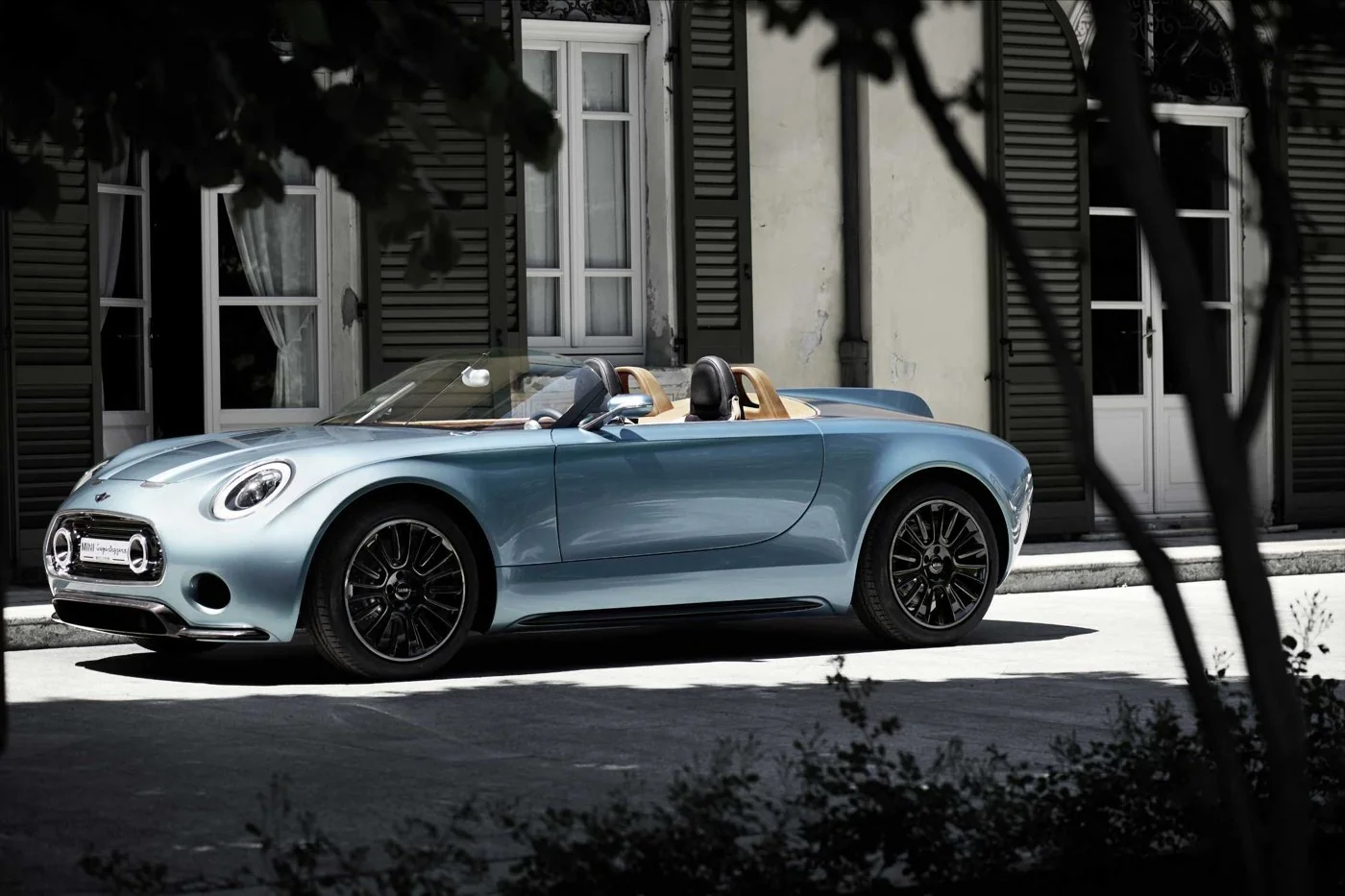 MINI Superleggera Vision заметили на обычной улице Мюнхена